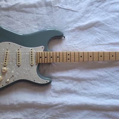 Fender American Professional Stratocaster with Maple Fretboard 2017 Sonic Grey image 3