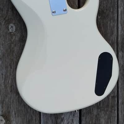 Yamaha BB300 1989 Arctic White image 5
