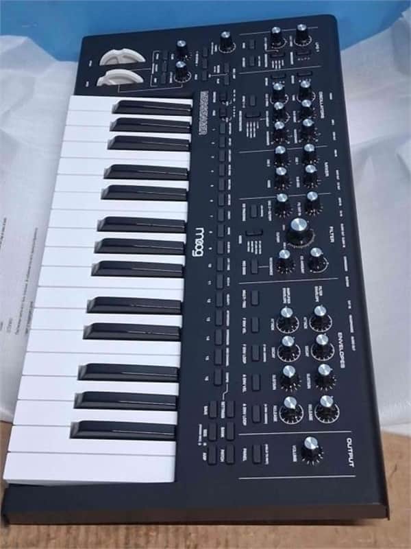 Moog Messenger 32-Key Monophonic Synthesizer 2025 - Present - Black image 1