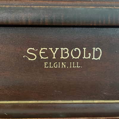 Seybold Upright Piano 1916 - Mahogony image 3
