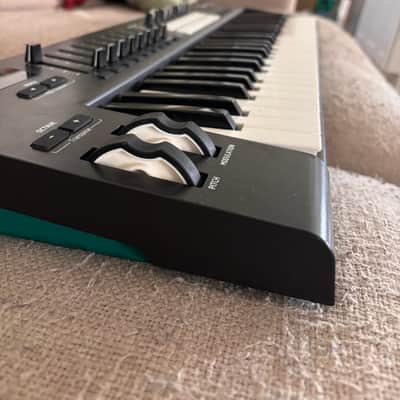 Novation Launchkey 49 MKII MIDI Keyboard Controller 2015 - 2020 - Black image 3