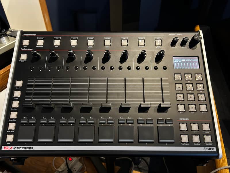 Isla Instruments S2400 Desktop Sampler - Black image 1