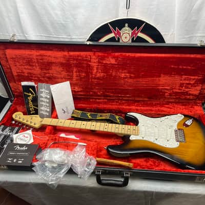 Fender Buddy Guy Stratocaster Guitar with Case 1999 - 2-Color Sunburst / Maple fingerboard image 1