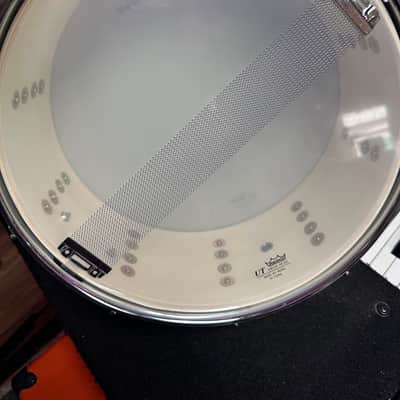 Ashthorpe 1 Ashthorpe Snare Drum Set with Remo Head (Black) - Student Beginner Kit with Stand, Padded Gig Bag, Practice Pad, Neck Strap, and Sticks image 6