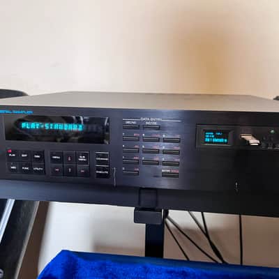 Roland S-550 Digital Sampler 1988 - Black