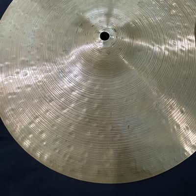 Paiste Signature Traditionals 14" Medium Light Hi-Hat Pair Modified image 3