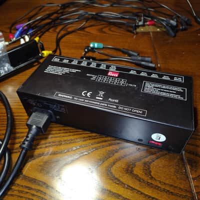 Truetone 1 SPOT Pro CS12 Pedal Multi Power Supply w/ cables and holder imagen 2