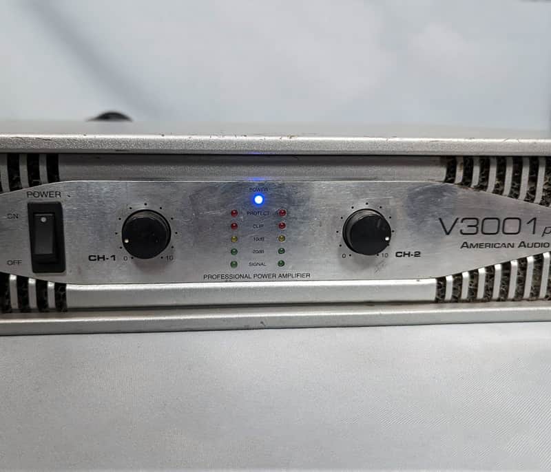 American audio V3000 plus Professional Power Amplifier - Silver