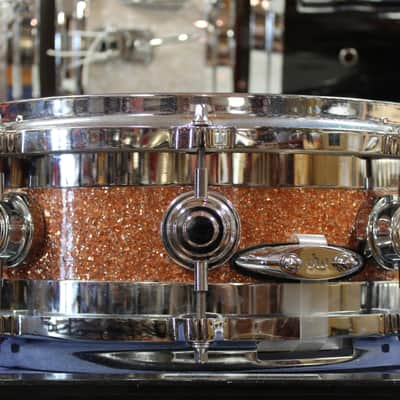 Immagine DW 5x14 Edge Series Snare Drum in Champagne Glass Glitter - 2