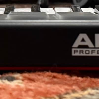 Akai Professional MPK Mini MIDI Keyboard Controller – Very Good Condition image 2