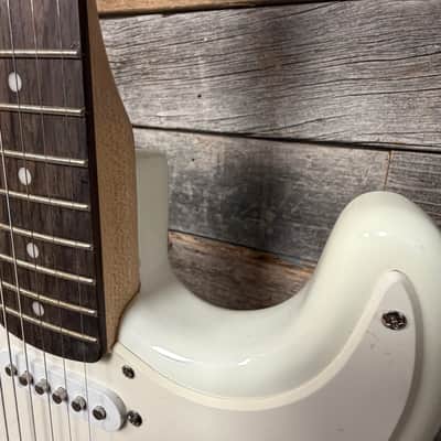 Fender Squier Bullet Stratocaster White image 6