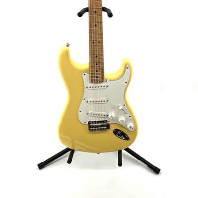 Fender Player Stratocaster with Maple Fretboard 2020- Buttercream image 5