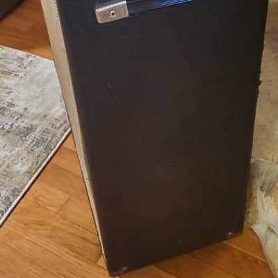 Fender BASSMAN 70  2-15" CABINET image 2