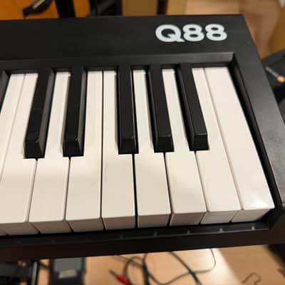 Alesis Q88 MKII 88-Key USB MIDI Keyboard Controller 2021 - Present - Black image 3