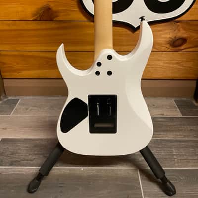 Ibanez Gio Electric Guitar - White image 5