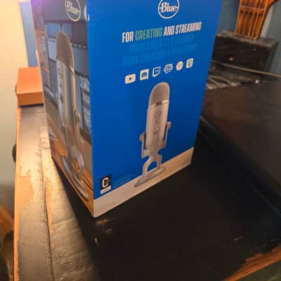 Blue Yeti Multipattern USB Microphone, MINT image 7