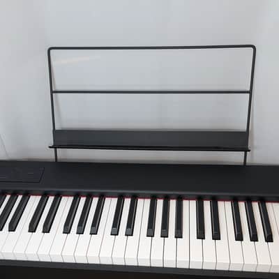 Korg D1 88-key digital stage piano in excellent condition (original box included). image 2