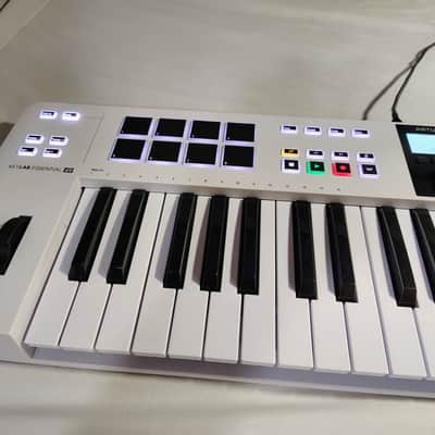 Arturia KeyLab Essential 49 – White MIDI Keyboard Controller – Tested – USB C image 2