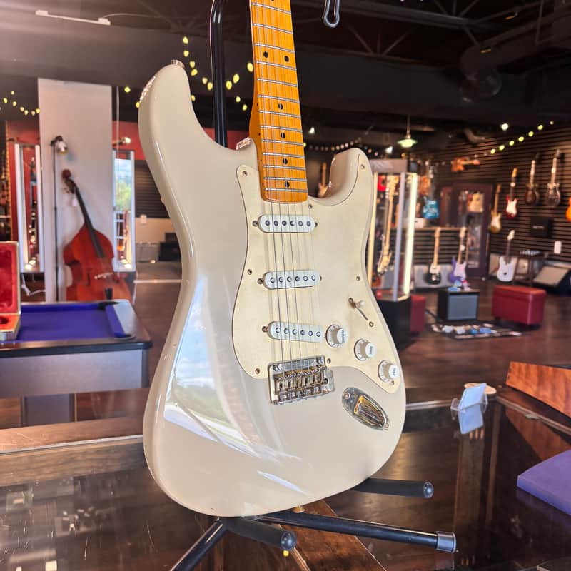 Fender Mexican Stratocaster (Gold Hardware) image 1