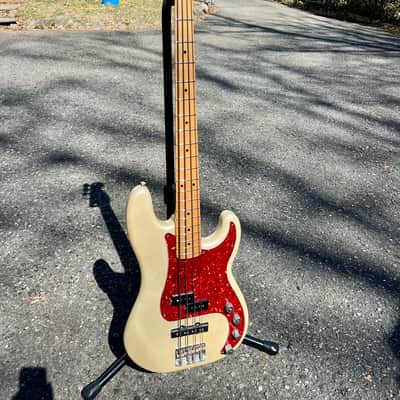 Fender Deluxe Active Precision Bass Special w/ Maple Fretboard 2007 - Blizzard Pearl, includes MONO case image 1