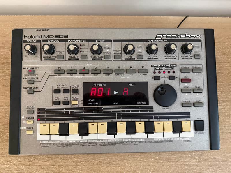 Roland MC-303 Groovebox 1990 - 1998 - Silver image 1