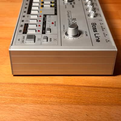 Dinsync RE-303 Roland TB-303 Clone Aluminum Case image 8