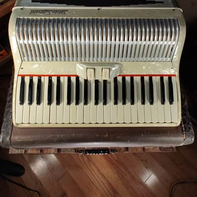 VINTAGE 1950'S SILVIO SOPRANI ACCORDION image 3