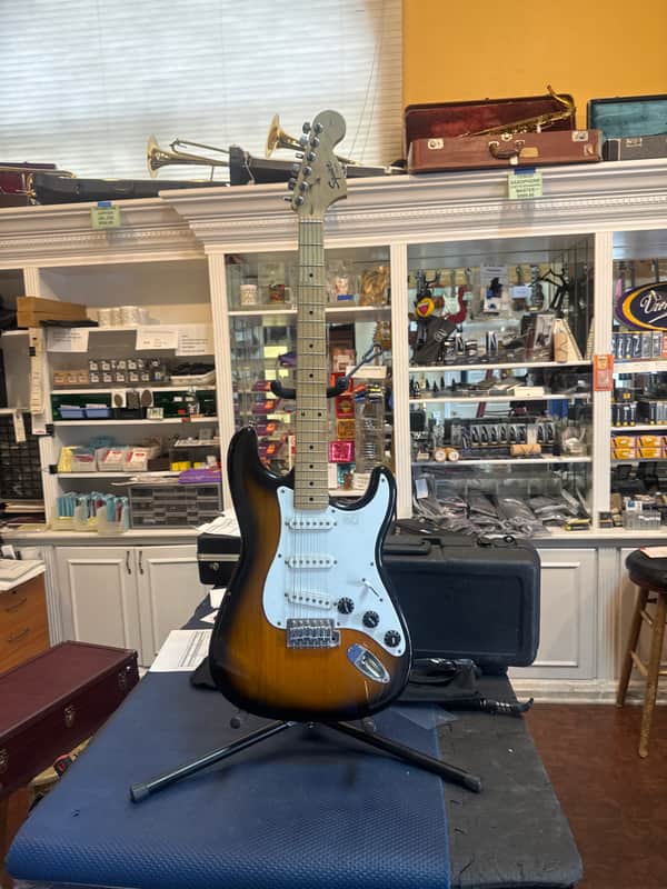 Fender Squier Strat 2010 - Sunburst with artic white image 1