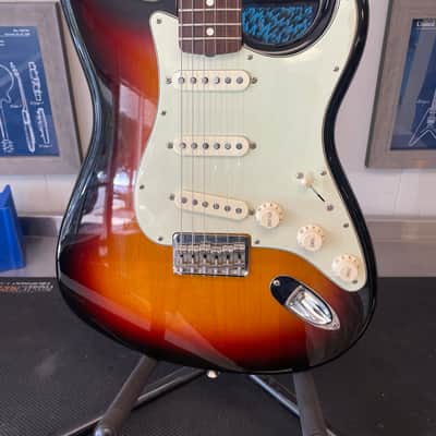 Fender Robert Cray Artist Series Signature Stratocaster 2003 - Present - 3-Color Sunburst image 2