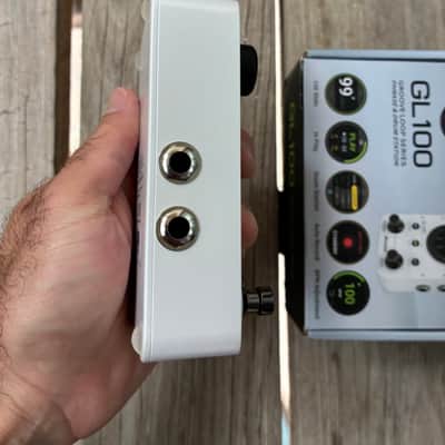Mooer GL100 looper Drum machine  - White with box sampler groove box image 7