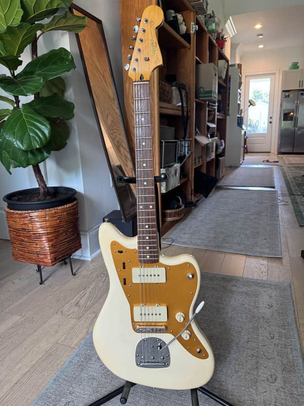 Squier J Mascis Jazzmaster with Rosewood Fretboard