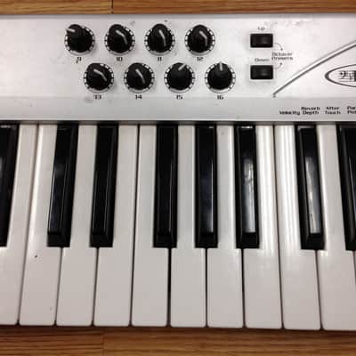 M-Audio Radium 61-Key USB Midi Controller image 5