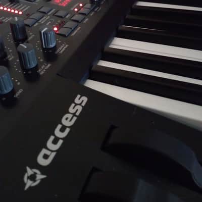 ACCESS VIRUS KC KEYBOARD 61 SYNTHESIZER / with better LCD DISPLAY