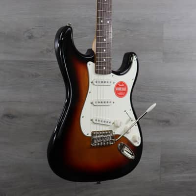 Squier Classic Vibe '60s Stratocaster 3 Tone Sunburst image 3