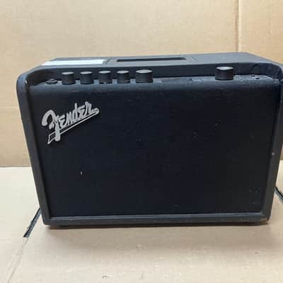 Fender GT40 - Black W/ Foot Switch / Serial Number (Amp): CGPC17006640 / Serial Number (Footswitch): CGPF17001285 image 5