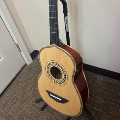 H. Jimenez Vihuela LV2 w/ Padded Gig Bag image 7