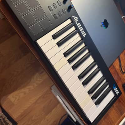 Alesis V25 25-key USB MIDI Controller with Beat Pads 2017 - 2022 - Black
