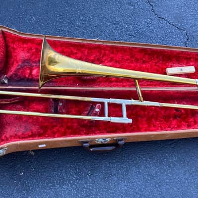 VINTAGE 1940s Buescher 400 True Tone LOW PITCH 445 TROMBONE 'Angled Poles' GOOD/AVG condition,  OWNER ENGRAVED NAME ON BELL image 7