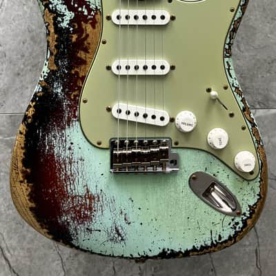 FENDER CUSTOM SHOP 1961 Stratocaster Super Heavy Relic, 3A Rosewood Fingerboard, Aged Surf Green over 3-Color Sunburst 9231016779 SERIAL NUMBER CZ590492 - 7 LBS 6 OZ image 1