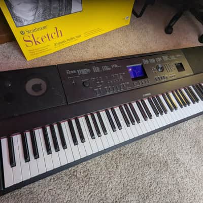 Yamaha DGX-660 Arranger Piano with Stand 2016 - Present - Black