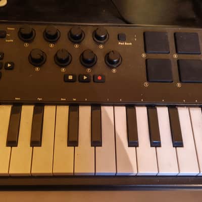 M-Audio - Axiom AIR Mini - 32-Key USB MIDI Keyboard & Drum Pad Controller image 3