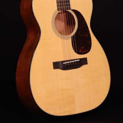 Martin 00-18 Standard Series Acoustic image 4