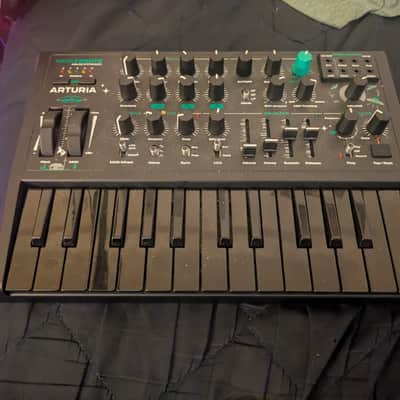 Arturia Microbrute 25-Key Synthesizer 2025 - UFO Black / Green