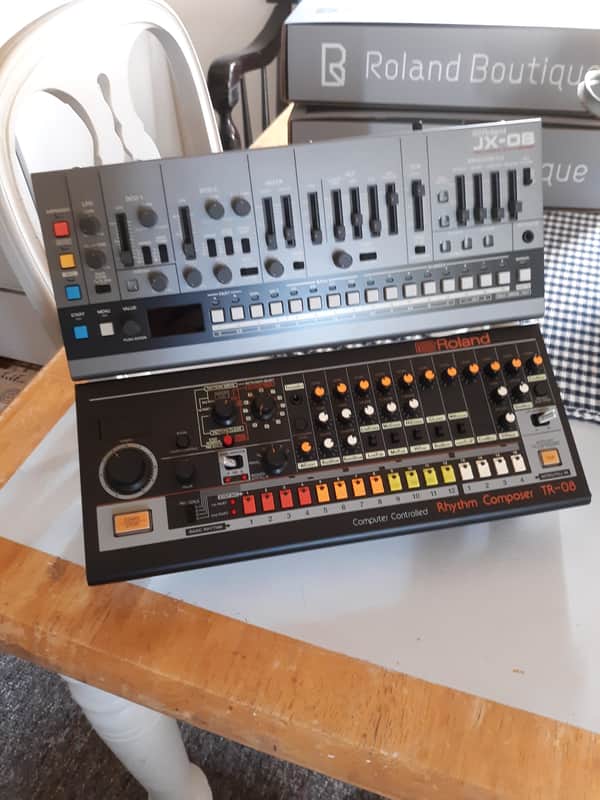 Roland TR-08 and JX-08 Boutique Synth Modules 2021 imagen 1