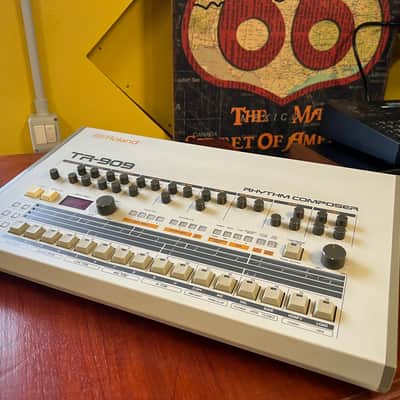 Roland TR 909