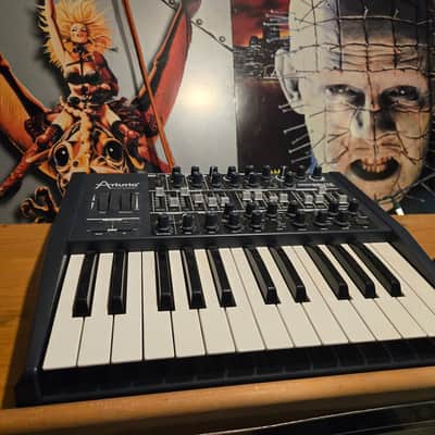 Arturia MiniBrute 25-Key Synthesizer 2012 - 2018 - Black image 1