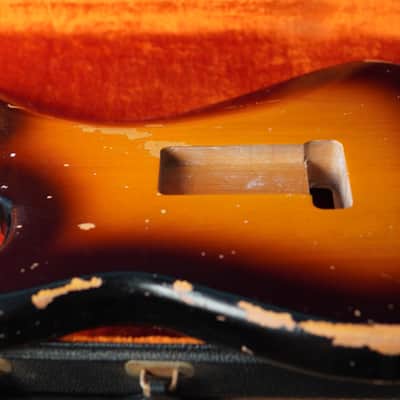 Freakaster Stratocaster Relic Body 3 Tone Sunburst image 10