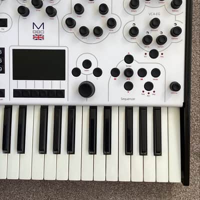 Modal Electronics 001 Hybrid Digital / Analog 2-Voice Synthesizer 2010s - White image 7