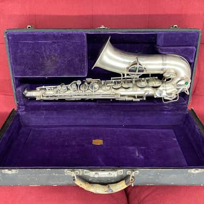 C.G. Conn "New Wonder" Low Pitch Alto Saxophone 1924-1925 USA - Silver image 2
