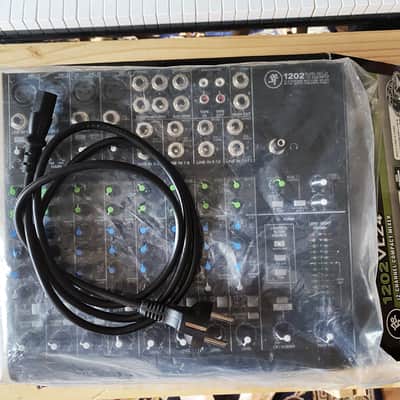 Mackie 1202VLZ4 12-Channel Mic / Line Mixer 2014 - Present - Black image 2
